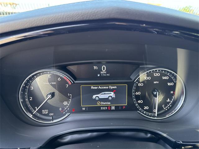 Photo of 2025 Crystal White Tricoat Cadillac XT6