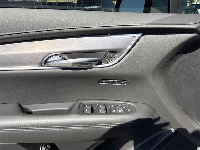 Photo of 2025 Crystal White Tricoat Cadillac XT6