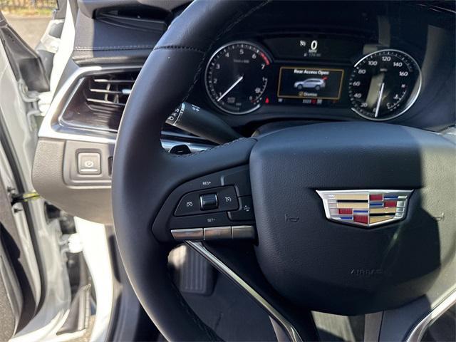 Photo of 2025 Crystal White Tricoat Cadillac XT6
