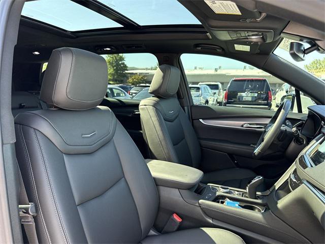 Photo of 2025 Crystal White Tricoat Cadillac XT6