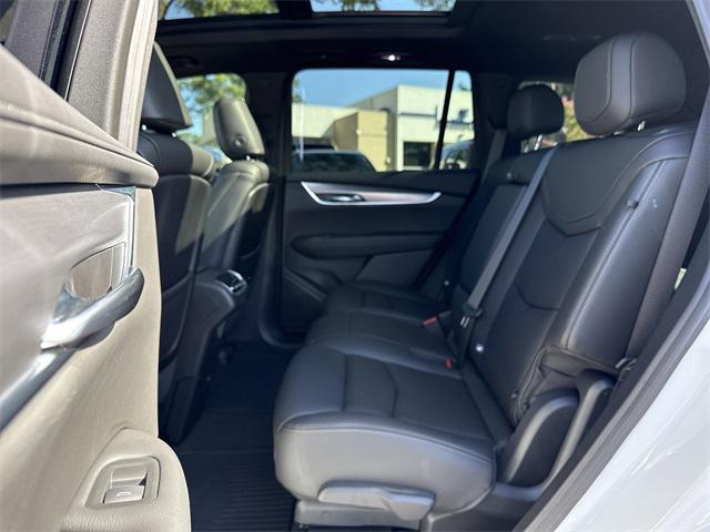 Photo of 2025 Crystal White Tricoat Cadillac XT6