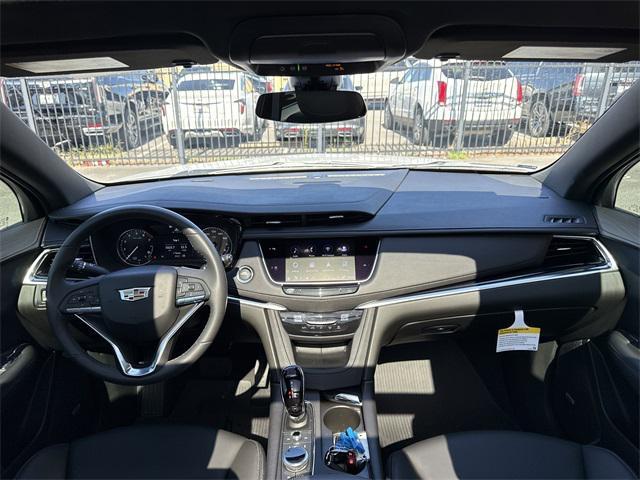 Photo of 2025 Crystal White Tricoat Cadillac XT6