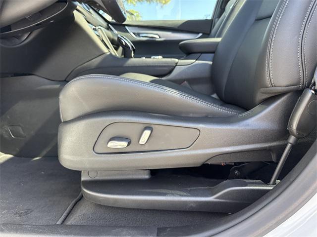 Photo of 2025 Crystal White Tricoat Cadillac XT6