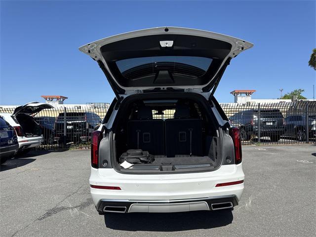 Photo of 2025 Crystal White Tricoat Cadillac XT6