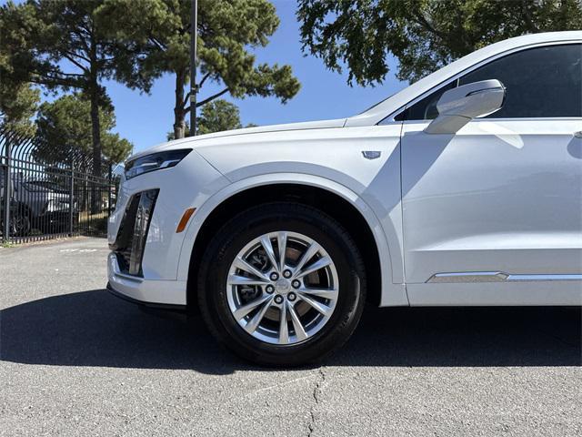 Photo of 2025 Crystal White Tricoat Cadillac XT6