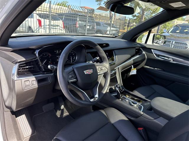 Photo of 2025 Crystal White Tricoat Cadillac XT6