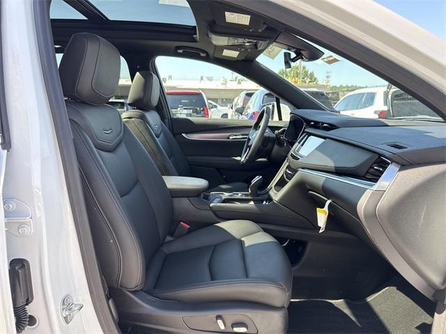 Photo of 2025 Crystal White Tricoat Cadillac XT6