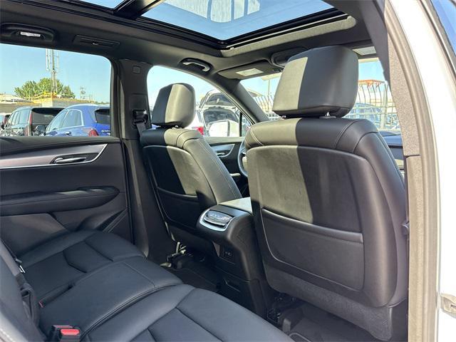 Photo of 2025 Crystal White Tricoat Cadillac XT6