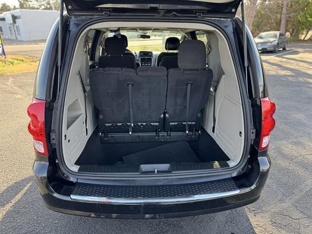 Photo of 2016 Brilliant Black Crystal Pearlcoat Dodge Grand Caravan