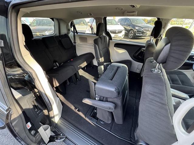 Photo of 2016 Brilliant Black Crystal Pearlcoat Dodge Grand Caravan