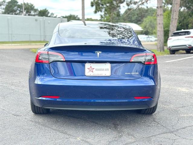 Photo of 2021 Deep Blue Metallic Tesla Model 3