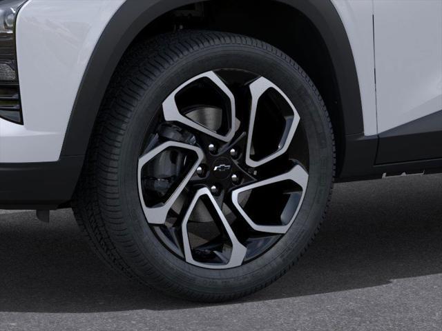 Photo of 2025 Summit White Chevrolet Trax
