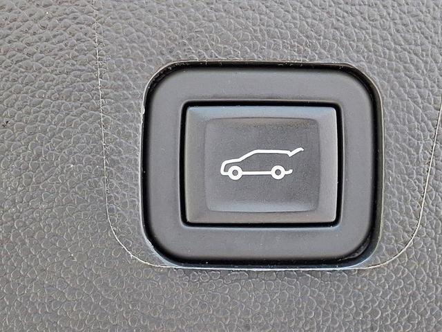 Photo of 2023 Mosaic Black Metallic Chevrolet Traverse