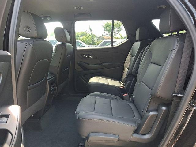 Photo of 2023 Mosaic Black Metallic Chevrolet Traverse