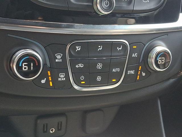 Photo of 2023 Mosaic Black Metallic Chevrolet Traverse