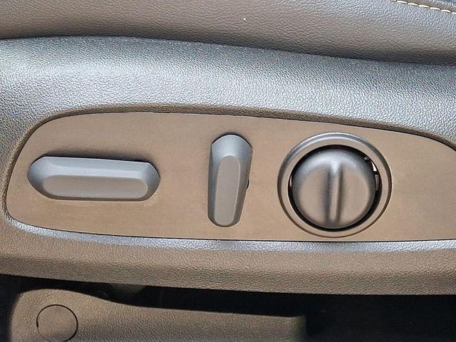 Photo of 2023 Mosaic Black Metallic Chevrolet Traverse