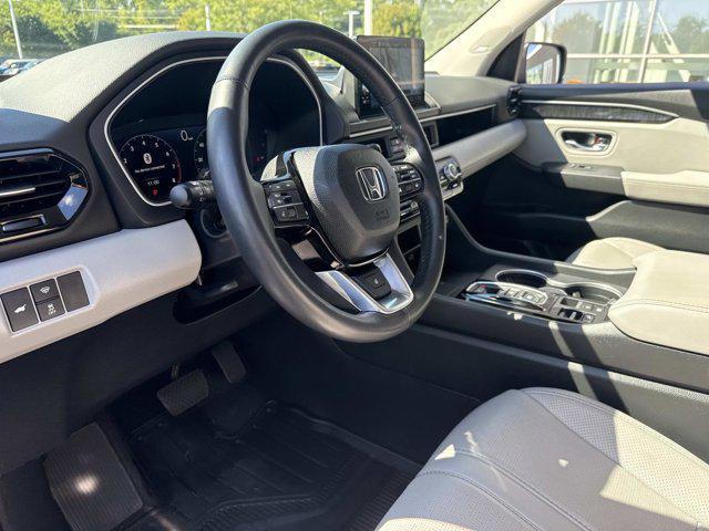 Photo of 2023 Obsidian Blue Pearl Honda Pilot