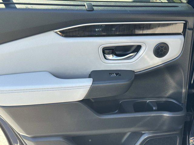 Photo of 2023 Obsidian Blue Pearl Honda Pilot