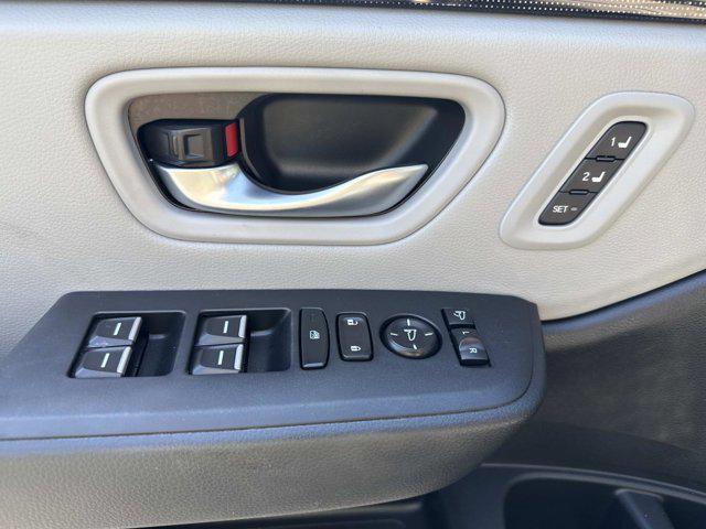 Photo of 2023 Obsidian Blue Pearl Honda Pilot