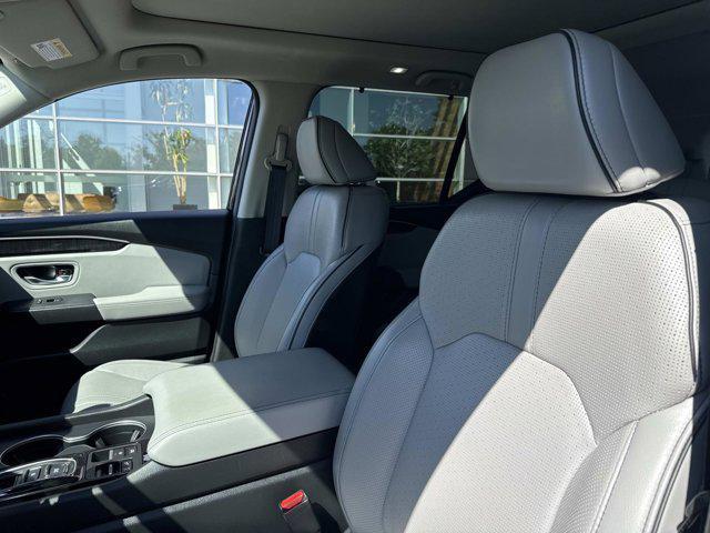 Photo of 2023 Obsidian Blue Pearl Honda Pilot