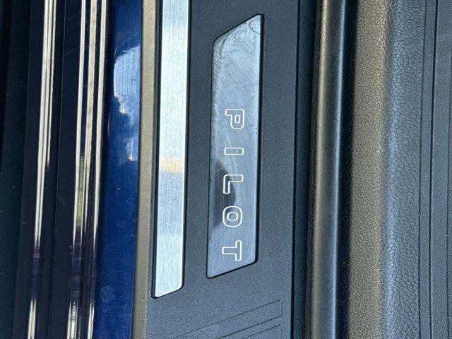 Photo of 2023 Obsidian Blue Pearl Honda Pilot