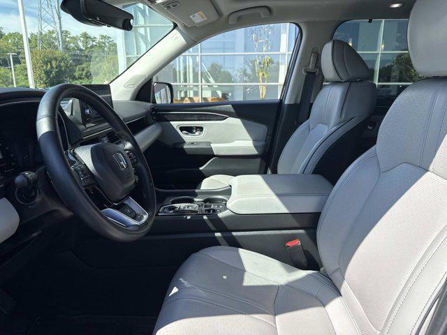 Photo of 2023 Obsidian Blue Pearl Honda Pilot