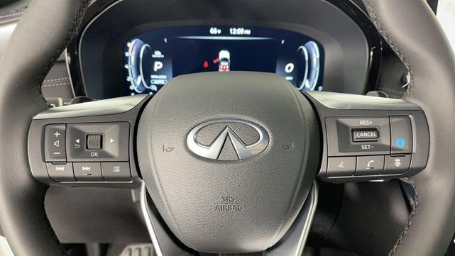 Photo of 2025 Majestic White INFINITI QX60