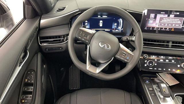 Photo of 2025 Majestic White INFINITI QX60