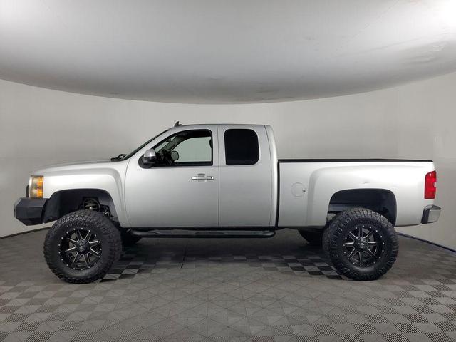 Photo of 2010 Sheer Silver Metallic Chevrolet Silverado 1500