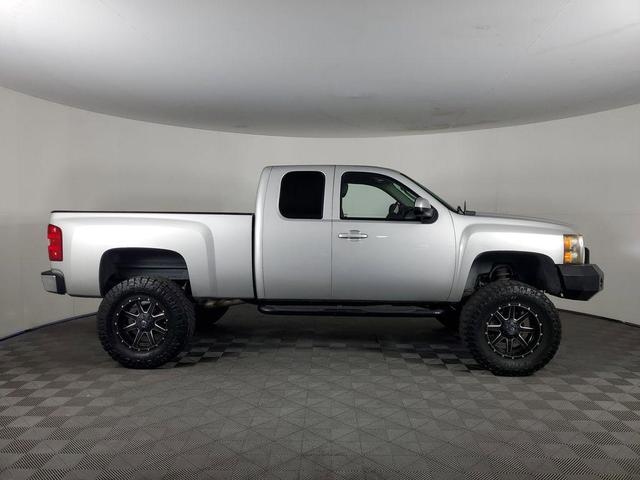 Photo of 2010 Sheer Silver Metallic Chevrolet Silverado 1500