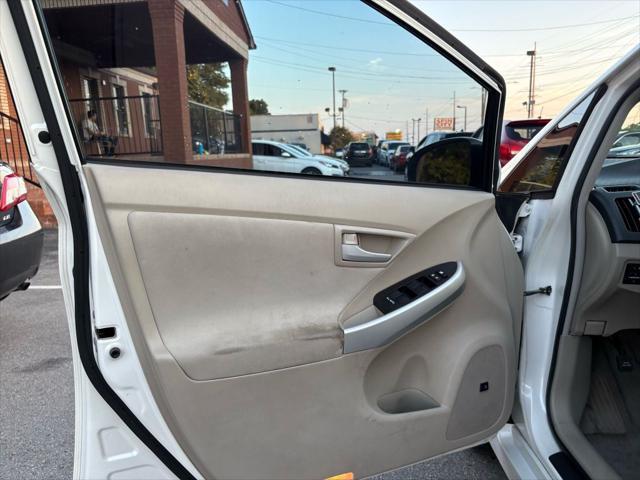 Photo of 2010 White Toyota Prius