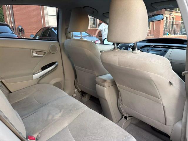 Photo of 2010 White Toyota Prius