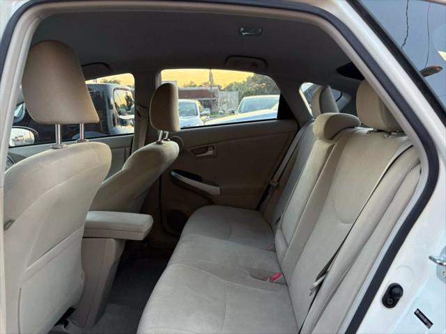 Photo of 2010 White Toyota Prius
