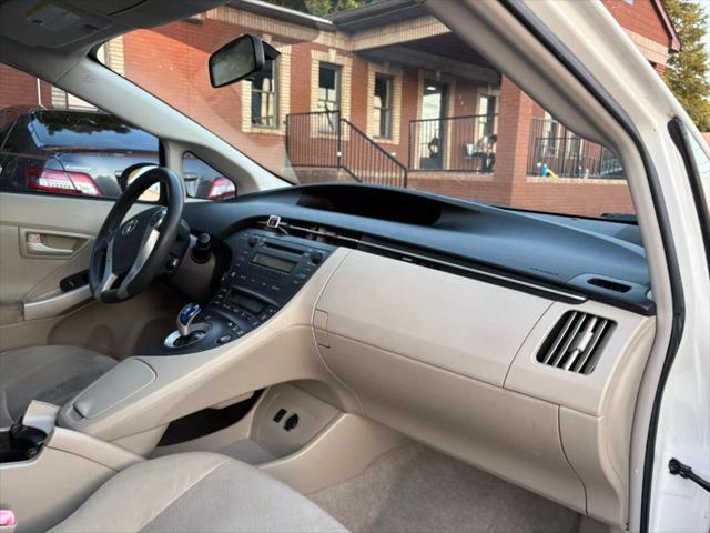 Photo of 2010 White Toyota Prius