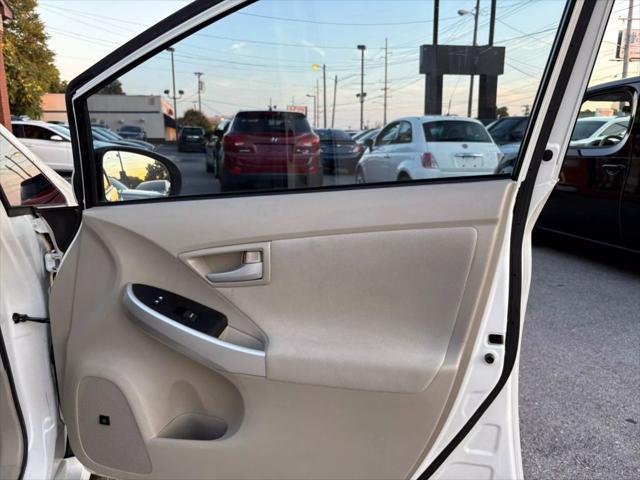 Photo of 2010 White Toyota Prius