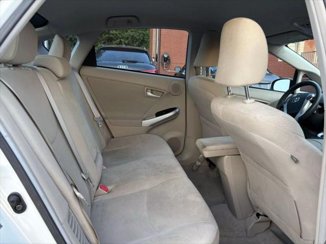 Photo of 2010 White Toyota Prius