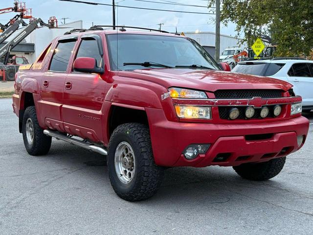 Photo of 2003 Victory Red Chevrolet Avalanche