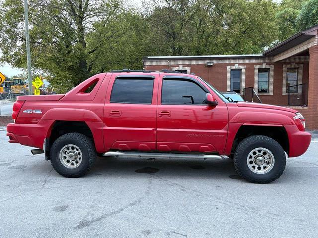 Photo of 2003 Victory Red Chevrolet Avalanche