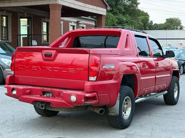 Photo of 2003 Victory Red Chevrolet Avalanche