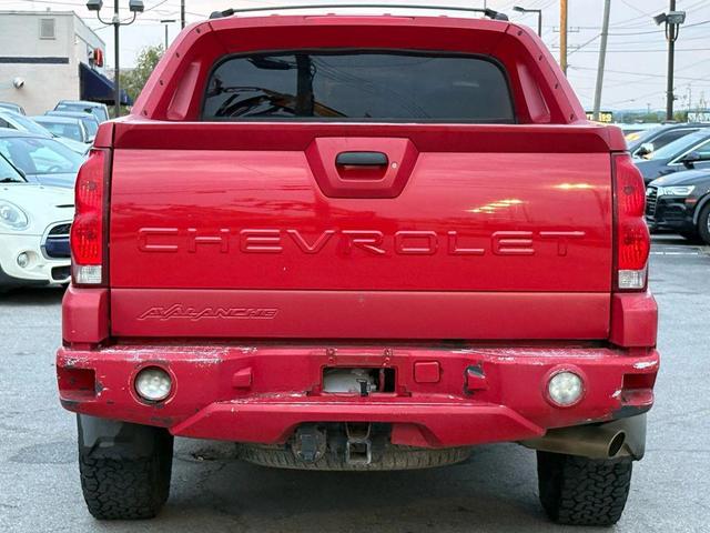 Photo of 2003 Victory Red Chevrolet Avalanche