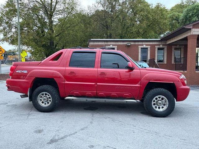 Photo of 2003 Victory Red Chevrolet Avalanche