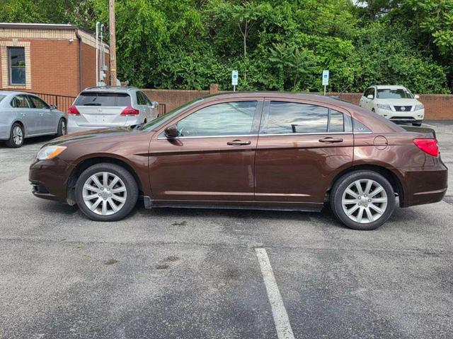 Photo of 2013 Brown Chrysler 200