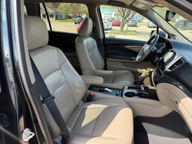 Photo of 2018 Black Forest Pearl Honda Pilot