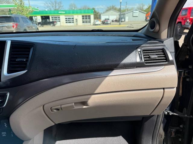 Photo of 2018 Black Forest Pearl Honda Pilot