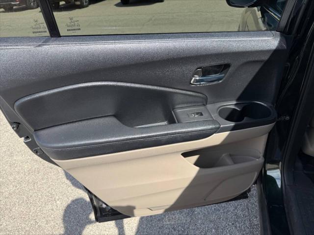 Photo of 2018 Black Forest Pearl Honda Pilot
