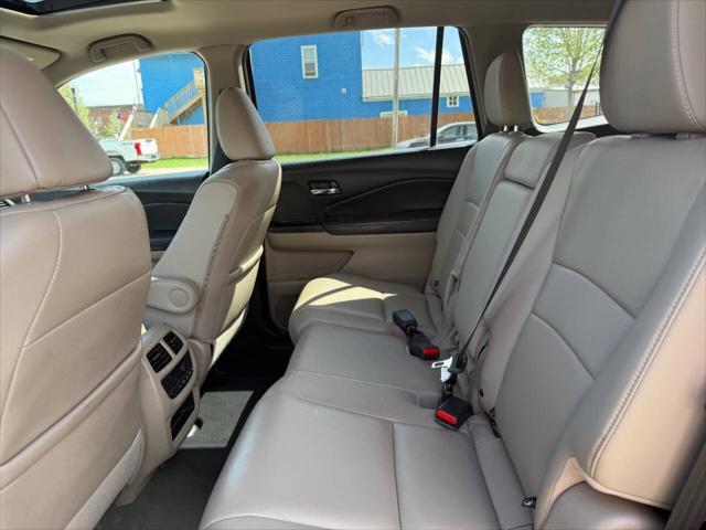 Photo of 2018 Black Forest Pearl Honda Pilot