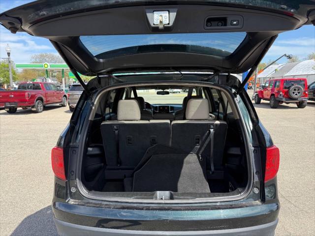 Photo of 2018 Black Forest Pearl Honda Pilot