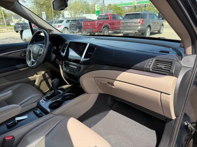 Photo of 2018 Black Forest Pearl Honda Pilot
