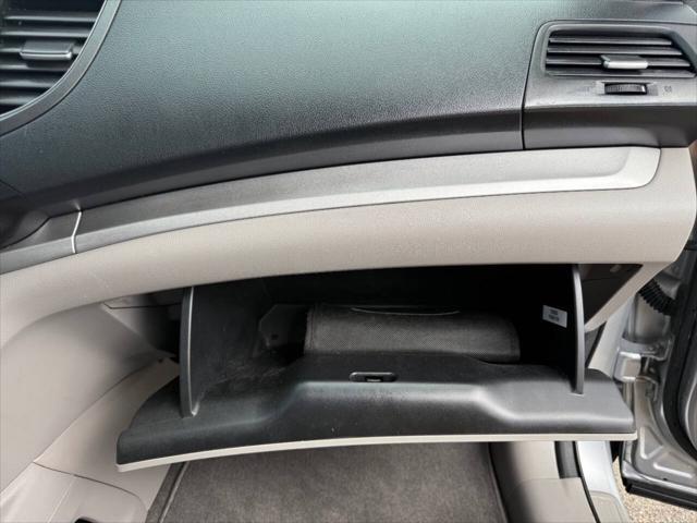 Photo of 2013 Alabaster Silver Metallic Honda CR-V