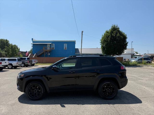 Photo of 2022 Diamond Black Crystal Pearlcoat Jeep Cherokee